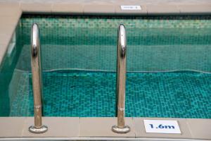 Piscina di Golden Tulip Lekki o nelle vicinanze