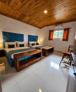 Postel nebo postele na pokoji v ubytování Tip Top Boutique hotel + 37 fotografií