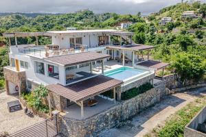 ラス・テレナスにあるUnbeatable Oceanview 600m2 - 5 min to the Beachのプール付きの家の航空写真