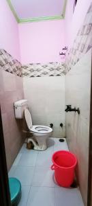 Vonios kambarys apgyvendinimo įstaigoje Badami devi shramti sadan