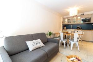 Kuchyňa alebo kuchynka v ubytovaní Beautiful flat with swimming pool tennis court and private car parking 109