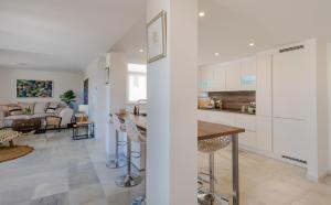 Kuchyňa alebo kuchynka v ubytovaní Modern Apartment City Centre Marbella