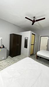 a bedroom with a bed and a ceiling fan at Casa Almeida Hotel in Candolim