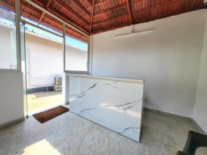 Rashiva Resort客房内的一张或多张床位