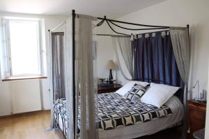 Кровать или кровати в номере La maison du quai - Sauna et Hot tub