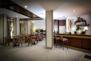 A seating area at Rhodopi Home Hotel Chepelare - Half Board & All inclusive