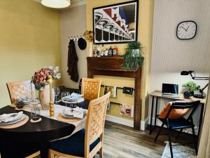 Χώρος καθιστικού στο Merton Retreat- Free Parking, Central, City Luxury!!
