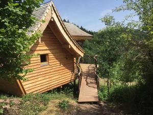 a wooden building with a ramp leading to it at Cabane des Vargottes : insolite en pleine nature in Girmont-Val-dʼAjol