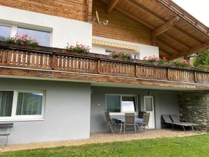 Rõdu või terrass majutusasutuses Nebenhaus Sagritzerwirt