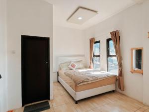 Postel nebo postele na pokoji v ubytování Tiga Mahkota homestay