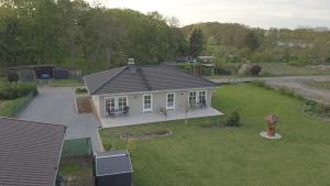 an aerial view of a house with a yard at Ferienwohnung `Schwanennest in Federow