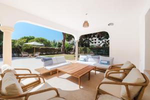 Zdjęcie z galerii obiektu Luxurious Villa just 200m from the Beach! w mieście Estepona