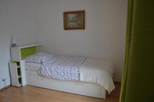 a bedroom with a bed and a picture on the wall at Ferienhaus Pfaffe in Traunstein