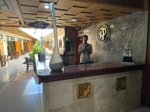 Ο χώρος του λόμπι ή της ρεσεψιόν στο Hotel Priangan