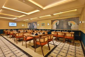 Posezení v ubytování Clay Inn Hotel, Sohna Road, Sector 49, Gurugram