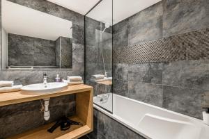 Le Parc 42 Saint-Etienne的一间浴室