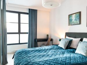Posteľ alebo postele v izbe v ubytovaní Apartament z dwiema sypialniami + parking