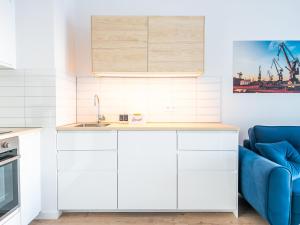 Kuchyňa alebo kuchynka v ubytovaní Apartament z dwiema sypialniami + parking