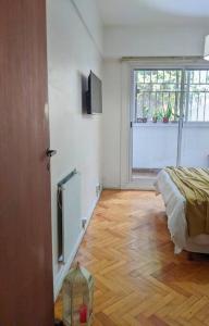 Et tv og/eller underholdning på Depto en Villa del Parque centro