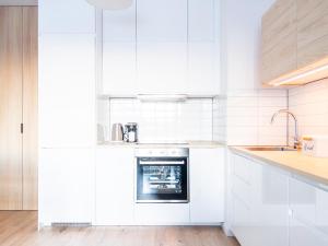 Kuchyňa alebo kuchynka v ubytovaní Apartament z dwiema sypialniami + parking