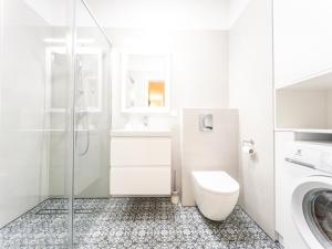 Kúpeľňa v ubytovaní Apartament z dwiema sypialniami + parking + 18 fotografií