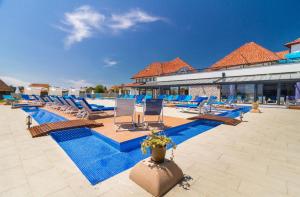 Bazén v ubytování Etno selo Stanišići Hotel Leonida nebo v jeho okolí
