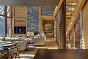 Restaurant o un lloc per menjar a Chalet Enza Baqueira - By EMERALD STAY