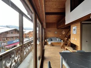 a view of a room with a trainseen through a window at Appartement Les Gets, 1 pièce, 4 personnes - FR-1-671-63 in Les Gets