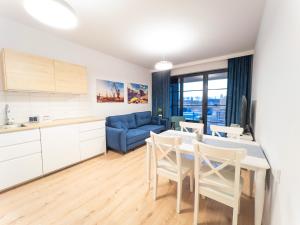 Kuchyňa alebo kuchynka v ubytovaní Apartament z dwiema sypialniami + parking