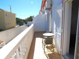 a balcony with a table and chairs on a building at Casa Julieta in Altura