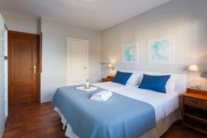 Postel nebo postele na pokoji v ubytování Pensión Zarauz Playa