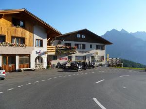 Nespecifikovaný výhled na hory nebo výhled na hory při pohledu z hotelu