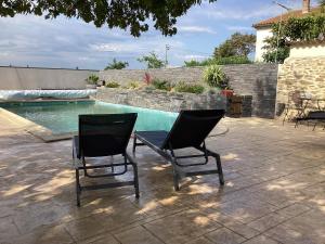 Bazén v ubytování Loft au bord du Canal du Midi nebo v jeho okolí