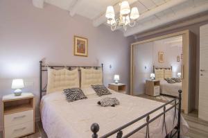 Postel nebo postele na pokoji v ubytování Dimora Montelago Apartment Gino giardino, AC, + 32 fotografií