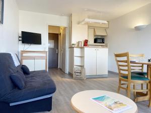 Køkken eller tekøkken på BLEUE OCEANE - Studio, Piscine commune - U65