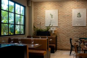 O zonă de relaxare la XVI Suites - Adults Only
