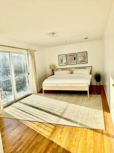 a bedroom with a bed and a large window at Stylish Evergreen Apartment By Newark Airport in Newark
