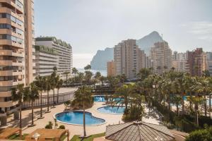 Bazén v ubytování Apartamento Coral Beach - PlusHolidays nebo v jeho okolí