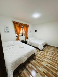 Giường trong phòng chung tại Finca Cafetera - La Guaca