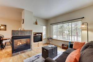 a living room with a couch and a fireplace at Klamath Falls Townhome with Deck and Resort Amenities! in Klamath Falls