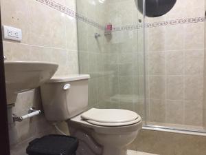 A bathroom at Apartamento completo en el centro de Ipiales