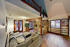 a living room with a couch and a tv at Hobart Haven in South Lake Tahoe