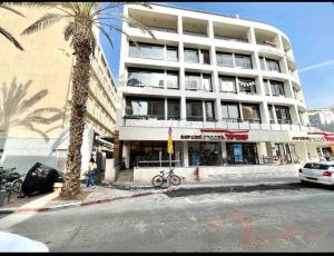 2 rooms apt with Bomb Shelter M6