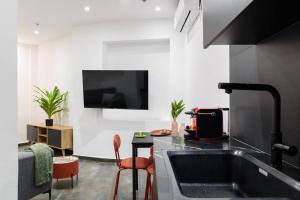 2 rooms apt with Bomb Shelter M6