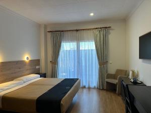 a hotel room with a bed and a window at La Luna Blanca in Torremolinos
