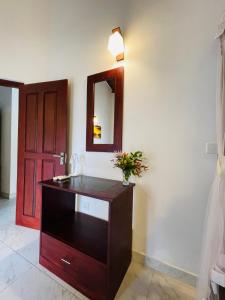 a bathroom with a sink and a mirror on the wall at Su Yu villa in Unawatuna