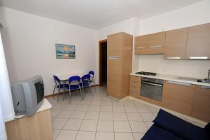 Kuchyň nebo kuchyňský kout v ubytování Residence Sole del Conero