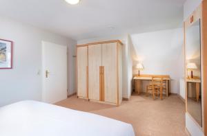 Precise Resort Rügen Apartments & SPLASH Erlebniswelt客房内的一张或多张床位