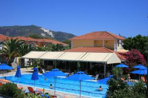 Bazén v ubytování Metaxa Hotel nebo v jeho okolí