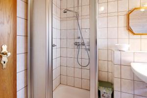 Ένα μπάνιο στο Ferienwohnung Birkenberger +18 φωτογραφίες